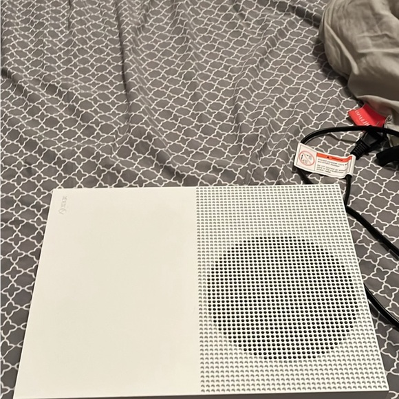 xbox one s with controller - Picture 3 of 4